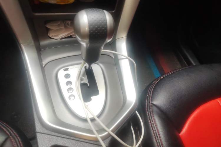 Used Venucia T70 2015 2.0L CVT Smart Choice Edition Gear Lever