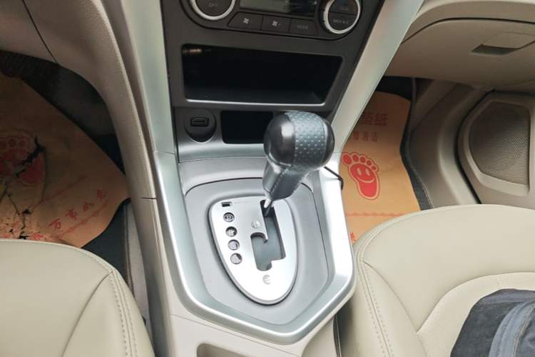 Used Venucia T70 2015 2.0L CVT Smart Edition Gear Lever