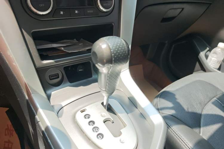 Used Venucia T70 2015 2.0L CVT Smart Edition Gear Lever