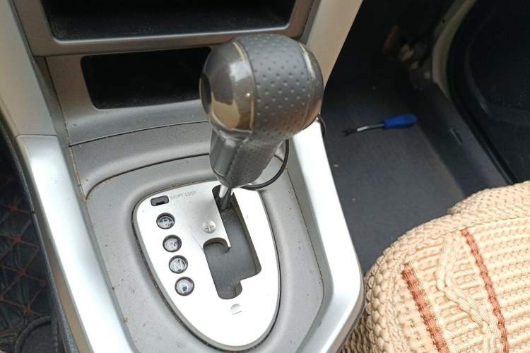 Used Venucia T70 2015 2.0L CVT Smart Choice Edition Gear Lever