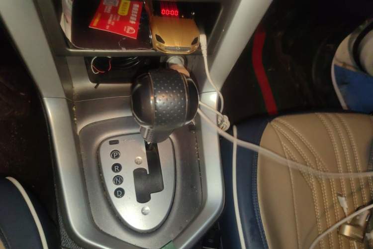 Used Venucia T70 2015 2.0L CVT Smart Choice Edition Gear Lever