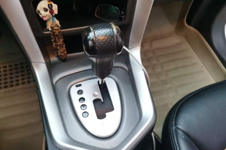 Used Venucia T70 2015 2.0L CVT Smart Choice Edition Gear Lever