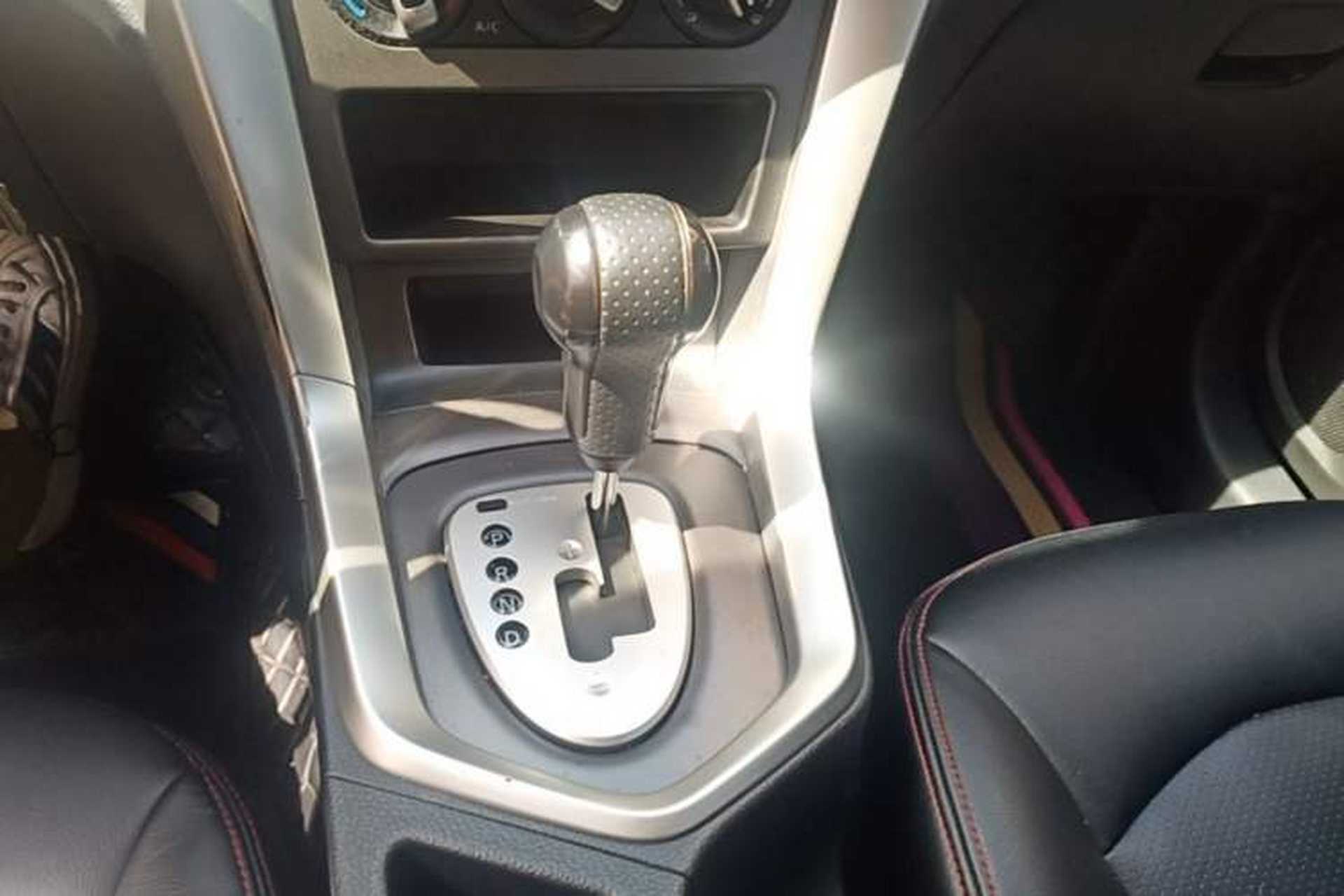 Used Venucia T70 2015 2.0L CVT Smart Choice Edition Gear Lever