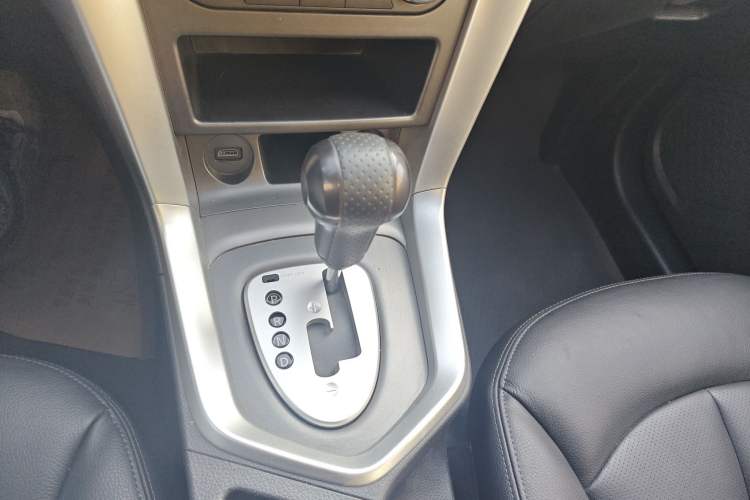 Used Venucia T70 2015 2.0L CVT Smart Edition Gear Lever