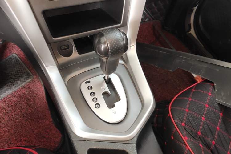 Used Venucia T70 2015 2.0L CVT Smart Edition Gear Lever