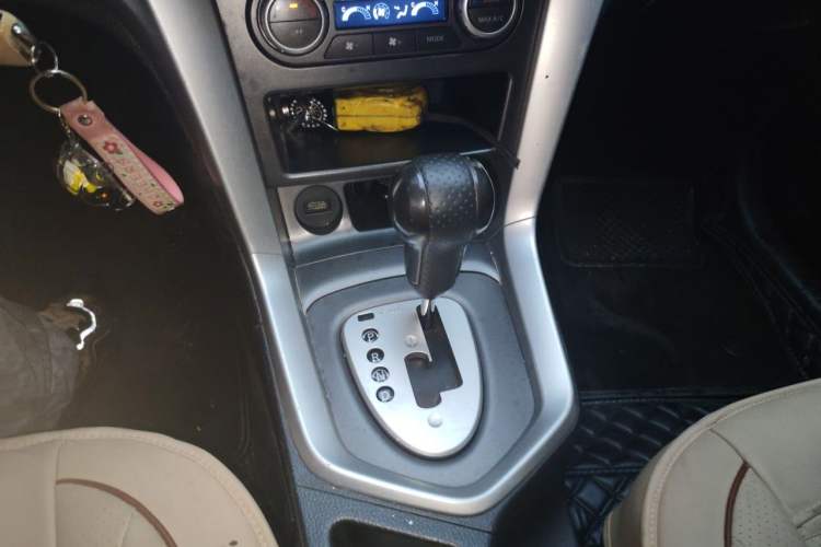 Used Venucia T70 2015 2.0L CVT Smart Edition Gear Lever