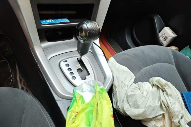 Used Venucia T70 2015 2.0L CVT Smart Choice Edition Gear Lever