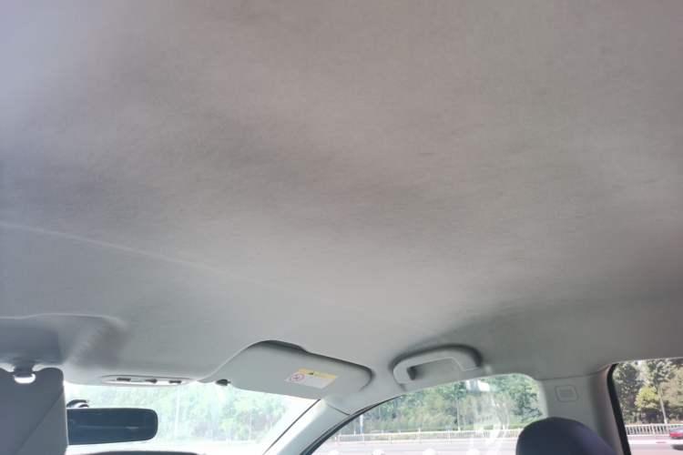 Used Venucia T70 2015 2.0L CVT Smart Choice Edition Headliner