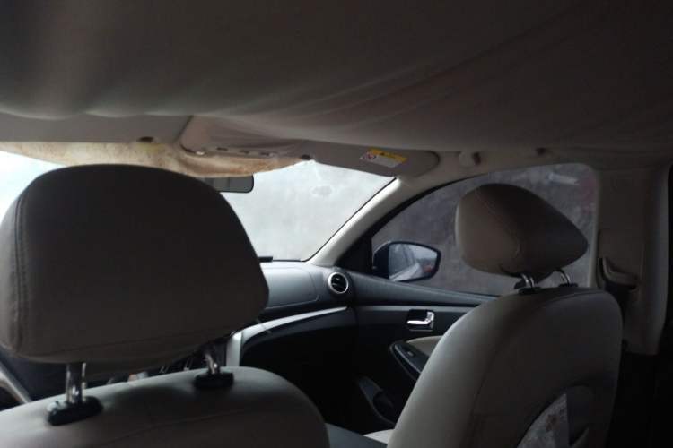 Used Venucia T70 2015 2.0L CVT Smart Choice Edition Headliner