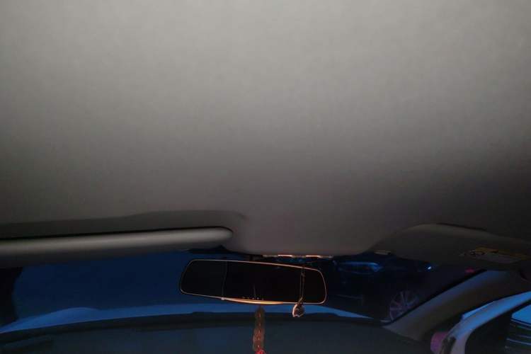 Used Venucia T70 2015 2.0L CVT Smart Choice Edition Headliner