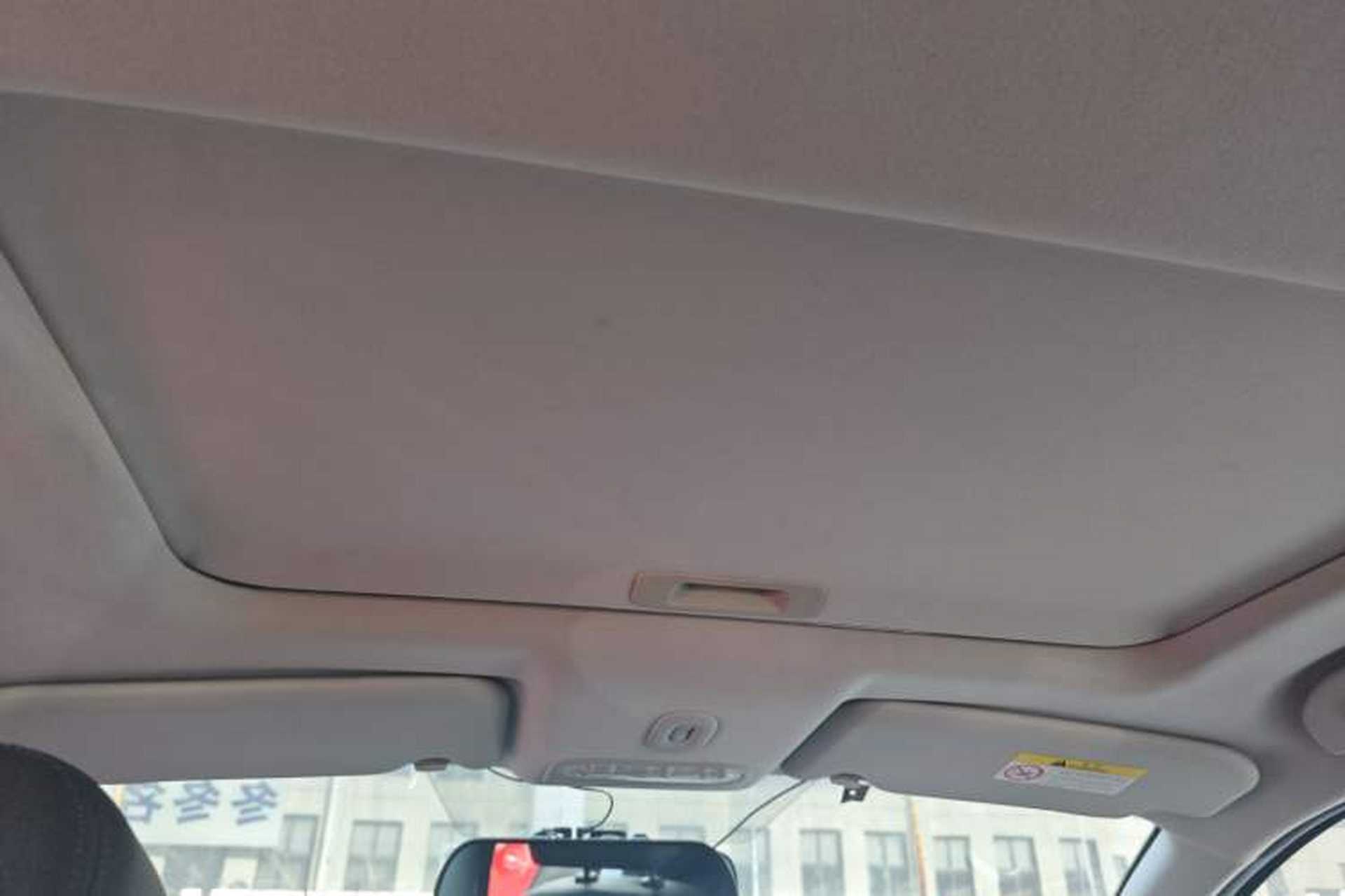 Used Venucia T70 2015 2.0L CVT Smart Edition Headliner