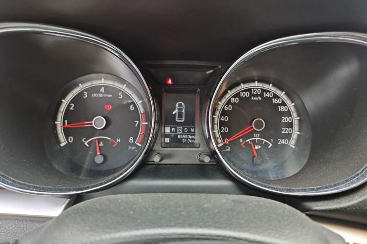 Used Venucia T70 2015 2.0L CVT Smart Edition Instrument Cluster