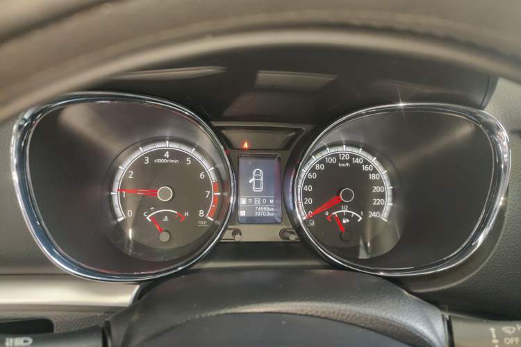 Used Venucia T70 2015 2.0L CVT Smart Choice Edition Instrument Cluster