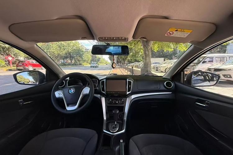 Used Venucia T70 2015 2.0L CVT Smart Choice Edition Interior 1