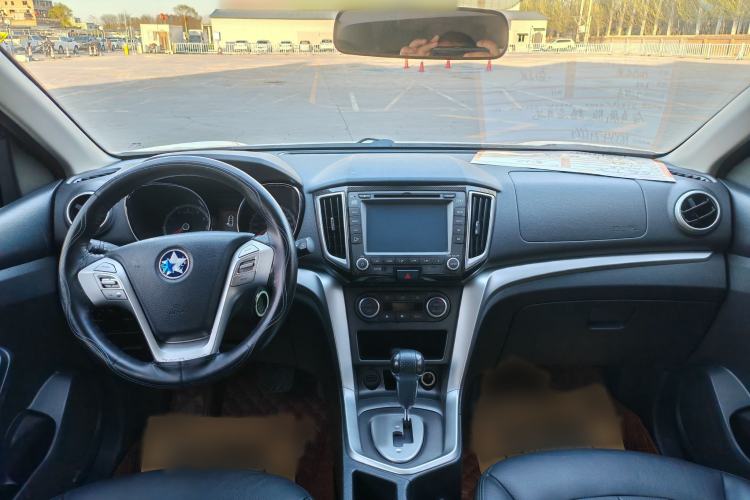 Used Venucia T70 2015 2.0L CVT Smart Edition Interior 1