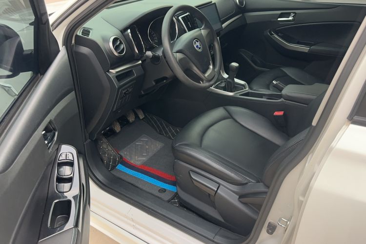 Used Venucia T70 2015 1.6L Manual Ruixing Edition Interior 1