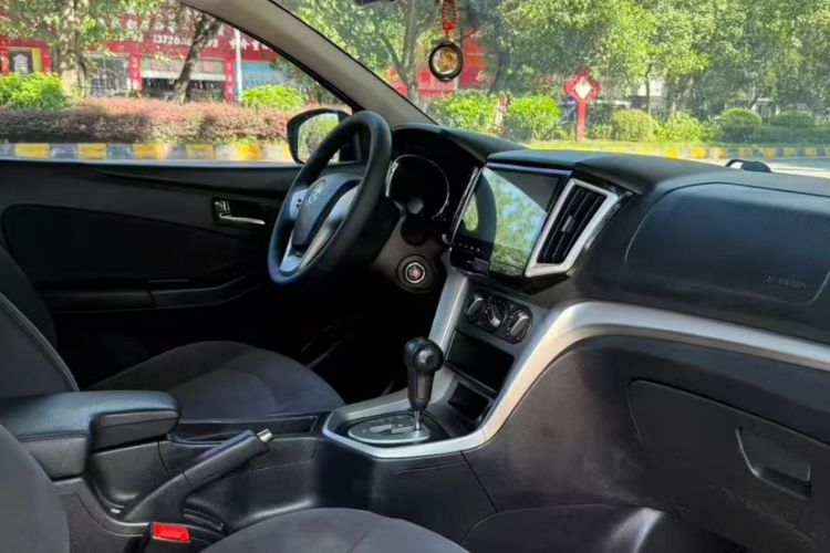 Used Venucia T70 2015 2.0L CVT Smart Choice Edition Interior 2