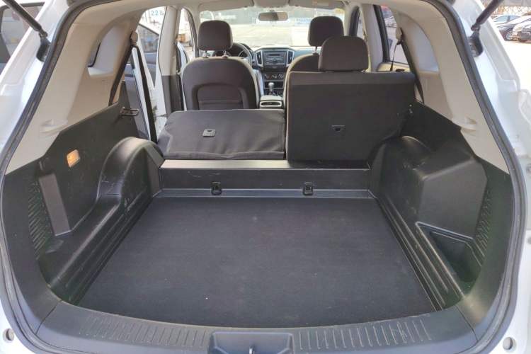 Used Venucia T70 2015 1.6L Manual Ruixing Edition Interior 2