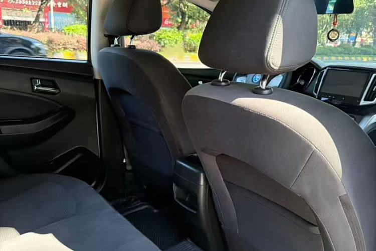 Used Venucia T70 2015 2.0L CVT Smart Choice Edition Interior 3