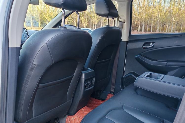 Used Venucia T70 2015 2.0L CVT Smart Edition Interior 3