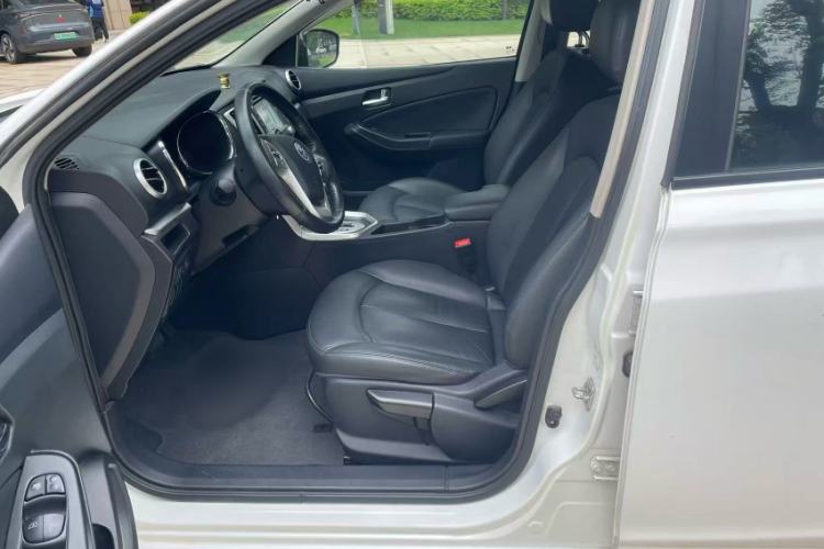 Used Venucia T70 2015 2.0L CVT Smart Edition Interior 3