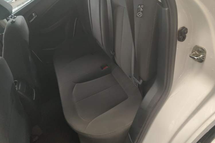 Used Venucia T70 2015 2.0L CVT Smart Choice Edition Interior 4