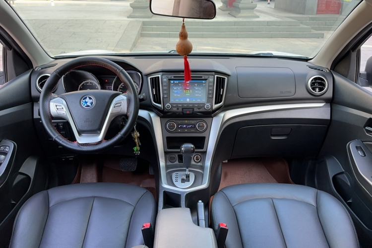 Used Venucia T70 2015 2.0L CVT Smart Edition Interior 6