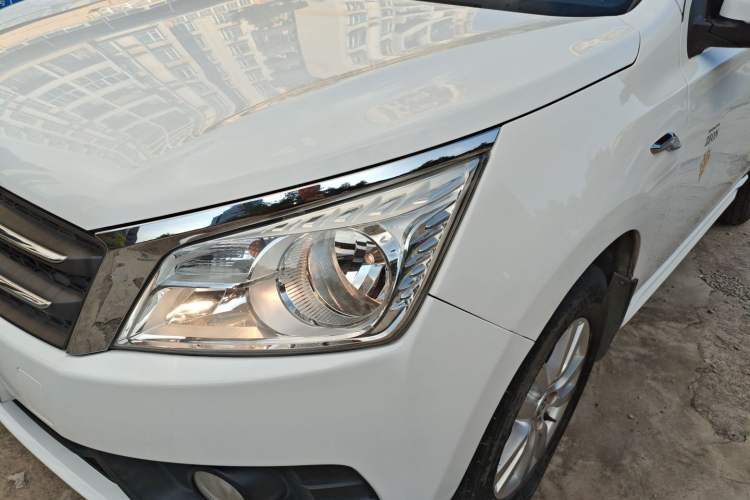 Used Venucia T70 2015 2.0L CVT Smart Choice Edition Left Front Headlight