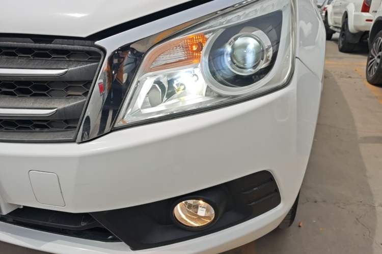 Used Venucia T70 2015 2.0L CVT Smart Edition Left Front Headlight