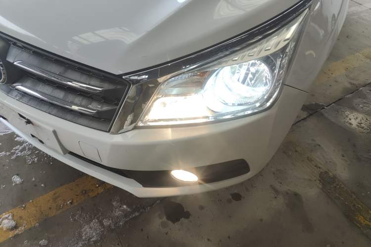 Used Venucia T70 2015 2.0L CVT Smart Choice Edition Left Front Headlight