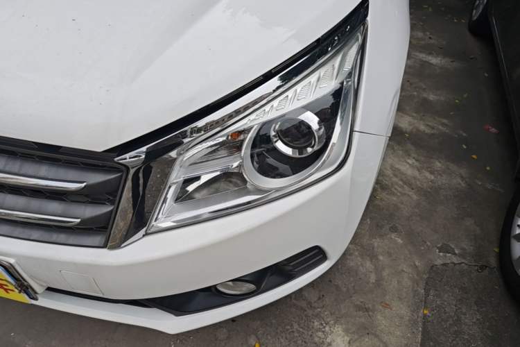 Used Venucia T70 2015 2.0L CVT Smart Edition Left Front Headlight