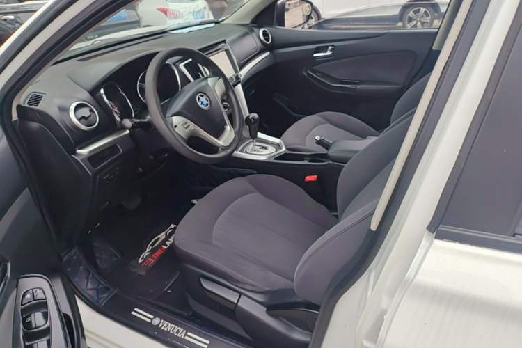 Used Venucia T70 2015 2.0L CVT Smart Choice Edition Left Front Seat