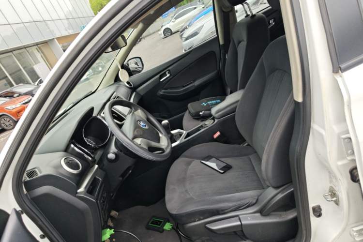 Used Venucia T70 2015 1.6L Manual Ruixing Edition Left Front Seat