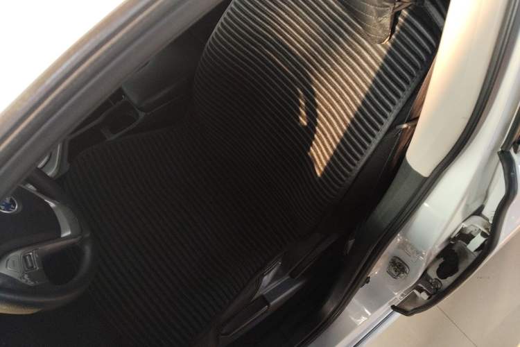 Used Venucia T70 2015 2.0L CVT Smart Choice Edition Left Front Seat