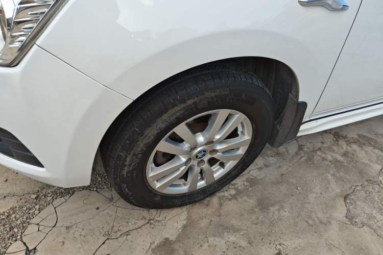 Used Venucia T70 2015 2.0L CVT Smart Choice Edition Left Front Wheel Hub