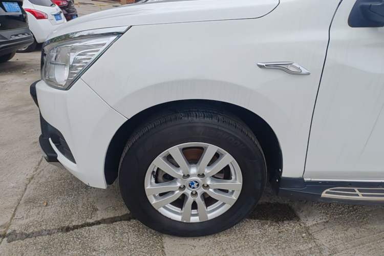 Used Venucia T70 2015 2.0L CVT Smart Choice Edition Left Front Wheel Hub