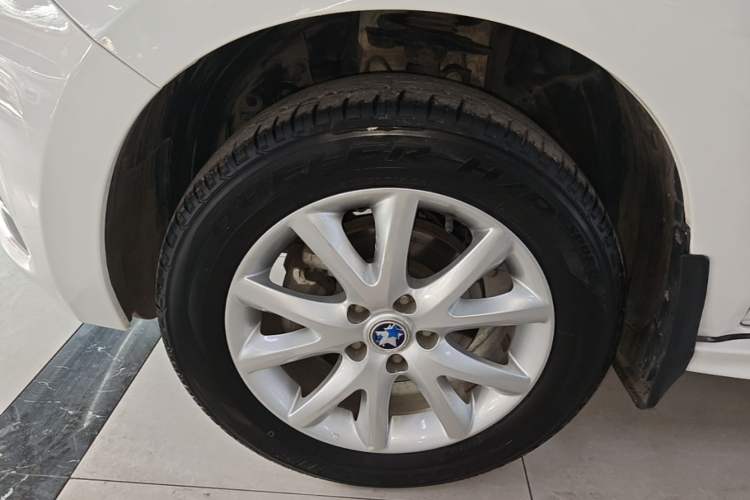 Used Venucia T70 2015 2.0L CVT Smart Edition Left Front Wheel Hub