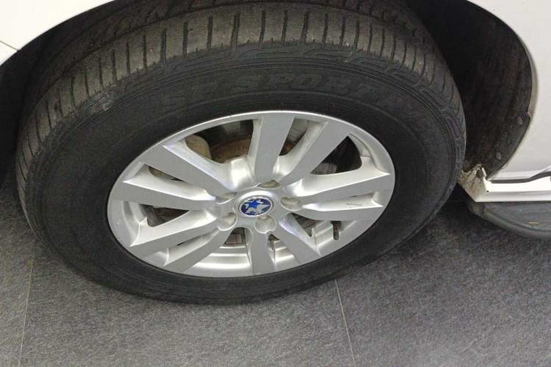Used Venucia T70 2015 2.0L CVT Smart Choice Edition Left Front Wheel Hub