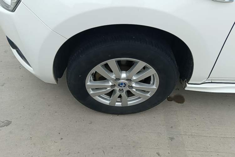 Used Venucia T70 2015 2.0L CVT Smart Choice Edition Left Front Wheel Hub