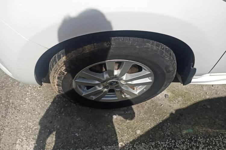 Used Venucia T70 2015 2.0L CVT Smart Choice Edition Left Front Wheel Hub