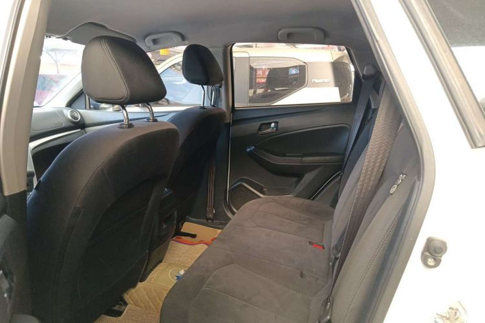 Used Venucia T70 2015 2.0L CVT Smart Choice Edition Left Rear Seat