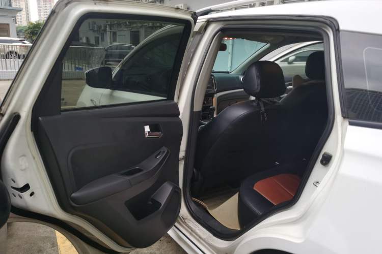 Used Venucia T70 2015 2.0L CVT Smart Choice Edition Left Rear Seat