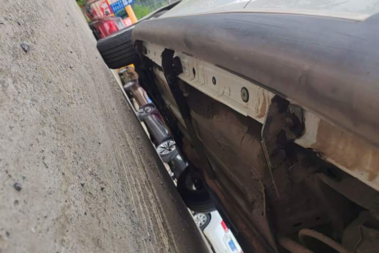 Used Venucia T70 2015 2.0L CVT Smart Choice Edition Left Side Sill