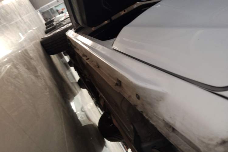 Used Venucia T70 2015 2.0L CVT Smart Choice Edition Left Side Sill