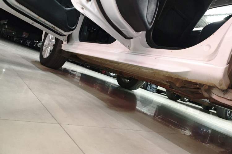 Used Venucia T70 2015 2.0L Manual RuiQu Version Left Side Sill