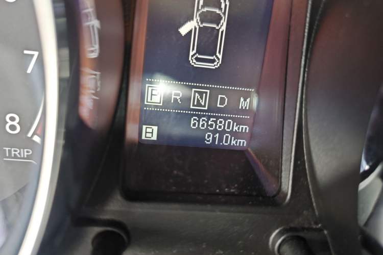 Used Venucia T70 2015 2.0L CVT Smart Edition Odometer Close Up