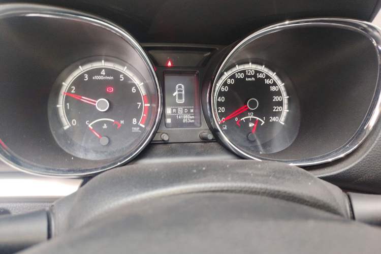 Used Venucia T70 2015 2.0L CVT Smart Edition Odometer Close Up