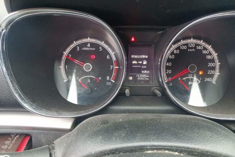Used Venucia T70 2015 2.0L Manual RuiQu Version Odometer Close Up
