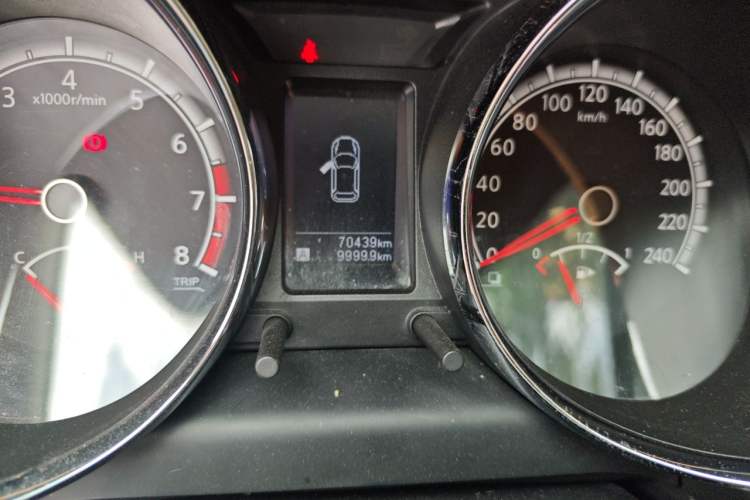 Used Venucia T70 2015 2.0L Manual RuiXiang Edition Odometer Close Up