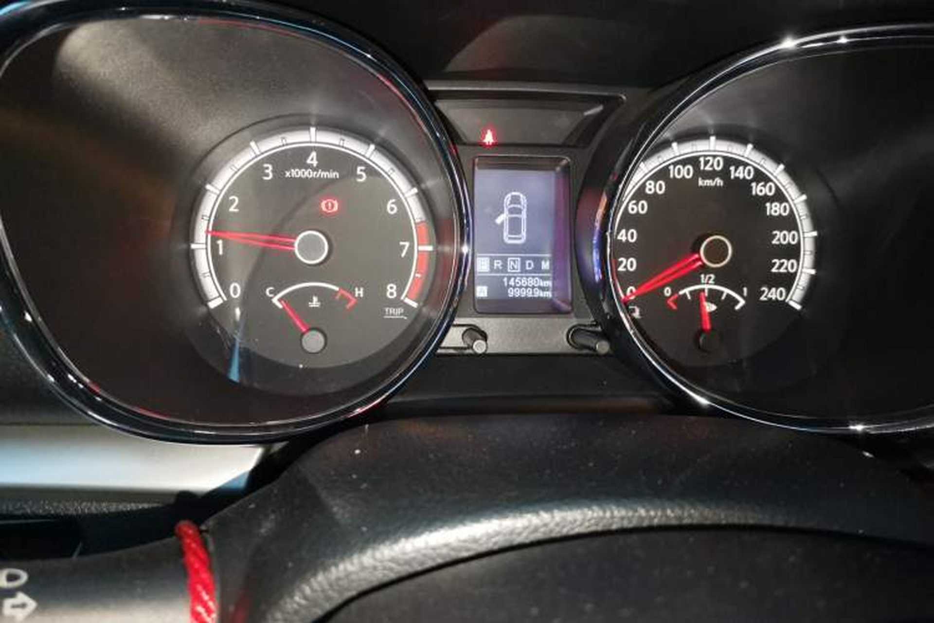Used Venucia T70 2015 2.0L CVT Smart Edition Odometer Close Up
